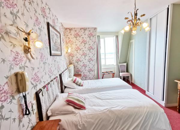 Réservez une chambre à l'Hôtel Du Guesclin pour un séjour unique